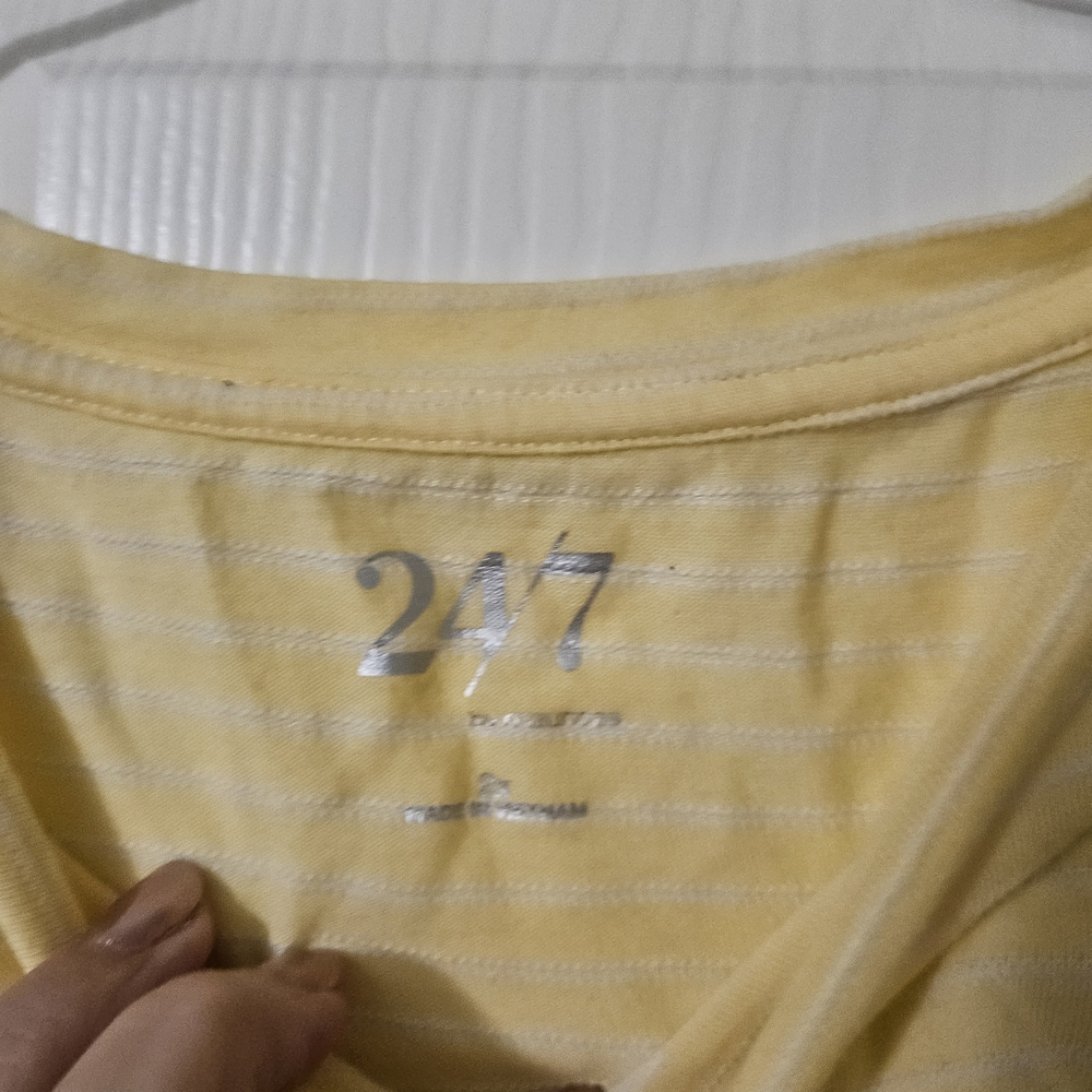 Maurices 24/7 Women's Light Yellow Knot-Front Top Size 2X - Picture 3 of 3